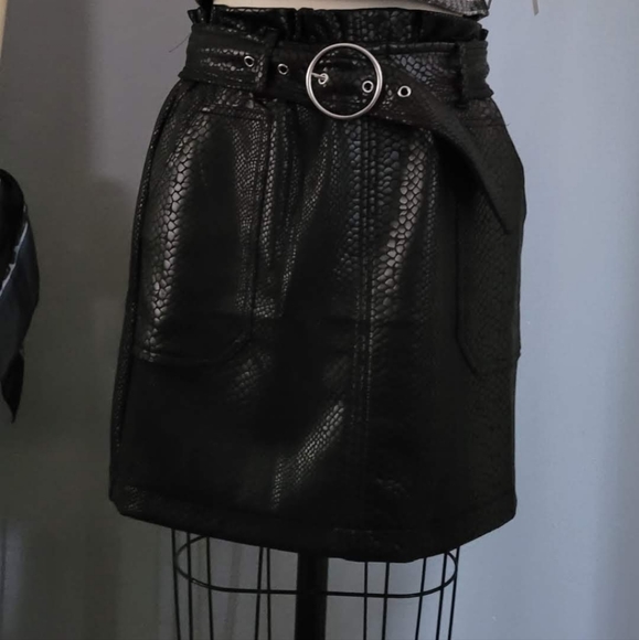Dresses & Skirts - Black mini skirt snakeskin imitation with belt.